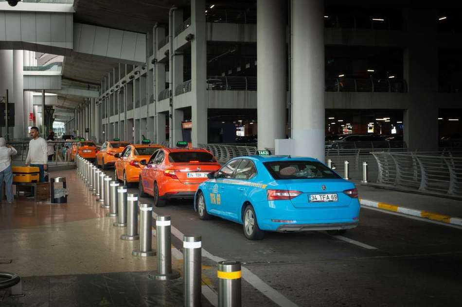 Taxis lined up outside an airport pickup zone